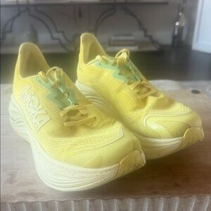 Hoka Men’s Skywa11 D Bright Yellow Athletic Shoes Flaw inside left foot see pics